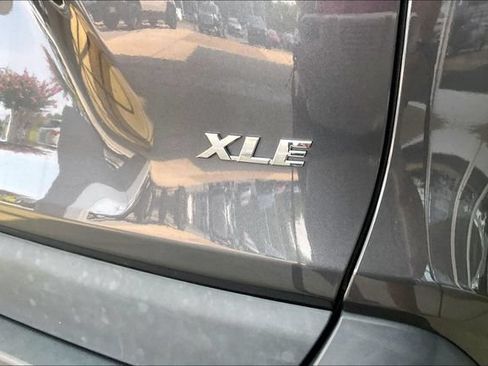Used 2021 Toyota RAV4 XLE FWD image 22