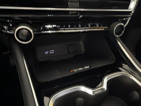 Used 2025 Chevrolet Traverse Z71 w/ LPO, Floor Liner Package AWD/4WD image 29