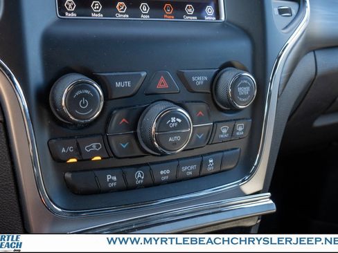 Certified 2020 Jeep Grand Cherokee Laredo image 21