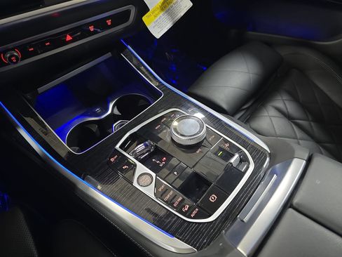 Used 2023 BMW X7 xDrive40i w/ M Sport Package AWD/4WD image 25