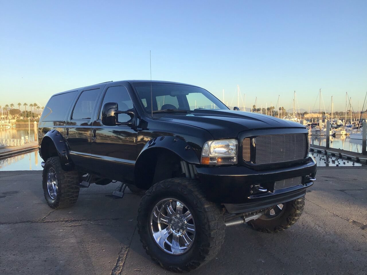 Used 2001 Ford Excursion XLT AWD/4WD image 2