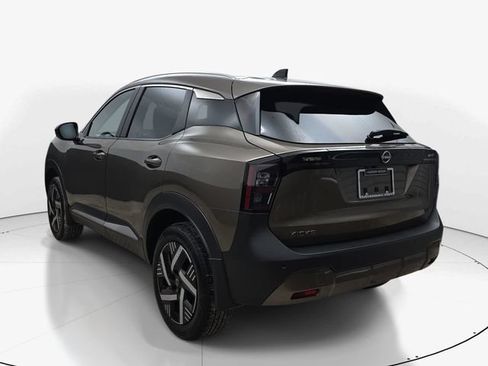 Used 2026 Nissan Kicks SV w/ SV Premium Package FWD image 8