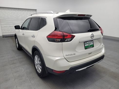 Used 2017 Nissan Rogue SV w/ SV Premium Package image 5