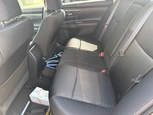 Used 2017 Nissan Altima 2.5 SR w/ Midnight Edition Package FWD image 9
