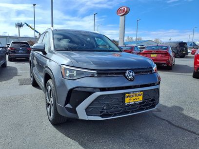 Used 2025 Volkswagen Taos SE w/ Panoramic Sunroof Package