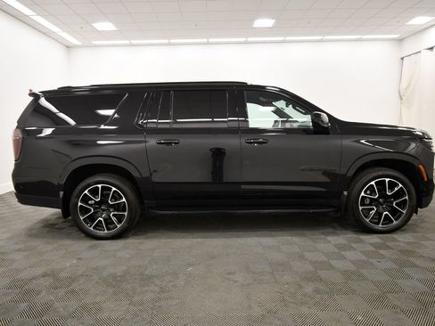 Used 2025 Chevrolet Suburban RST AWD/4WD image 9