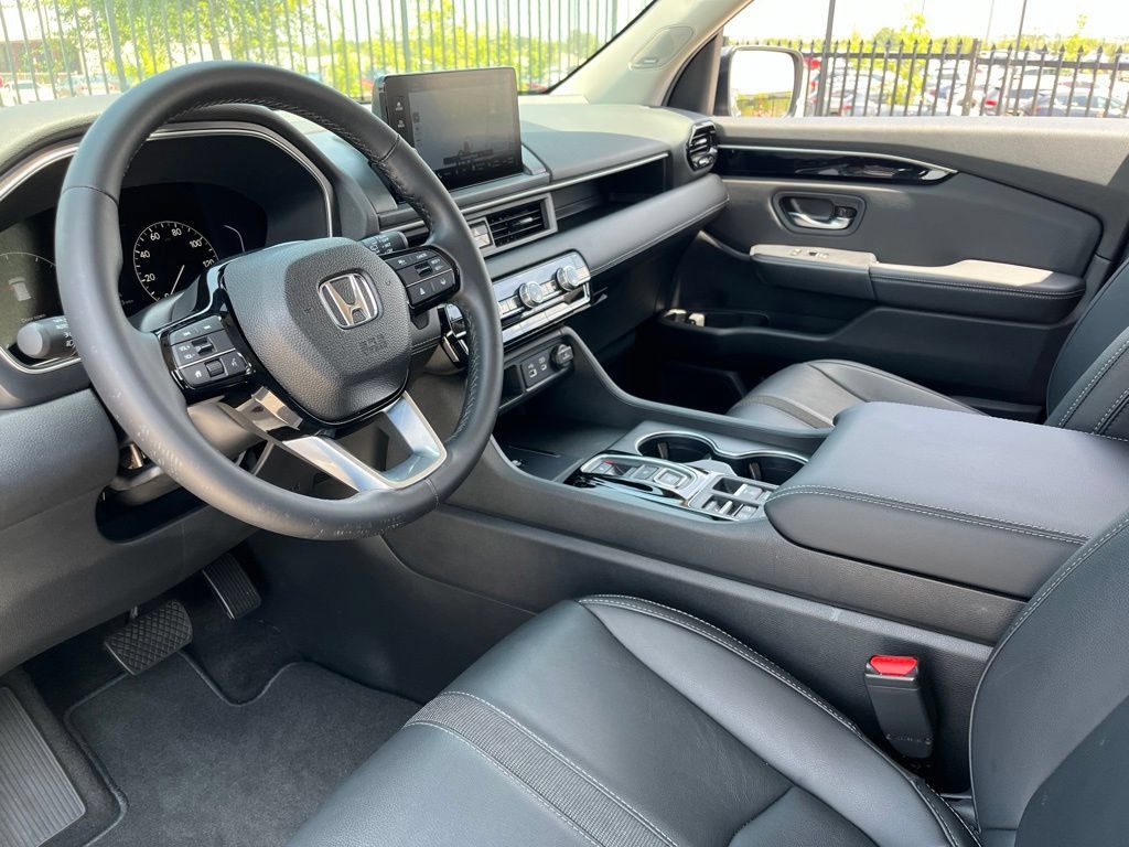 Used 2025 Honda Pilot Touring image 20