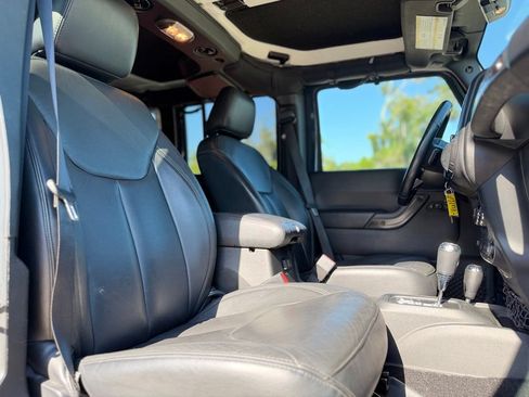 Used 2017 Jeep Wrangler Unlimited Sahara AWD/4WD image 18