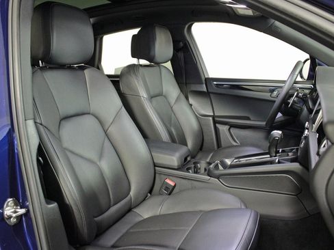 Used 2022 Porsche Macan w/ Premium Package Plus image 38