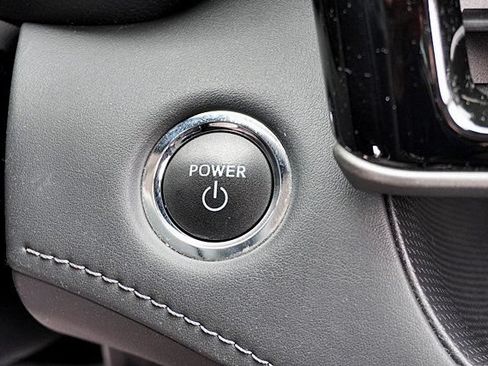 Used 2023 Toyota Highlander LE AWD/4WD image 39