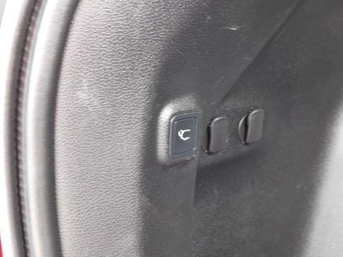 Used 2019 Jeep Cherokee Limited AWD/4WD image 9
