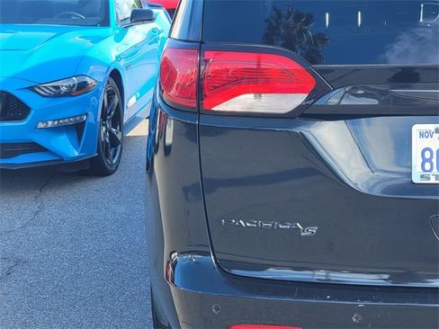 Used 2018 Chrysler Pacifica Touring Plus w/ S Appearance Package image 6