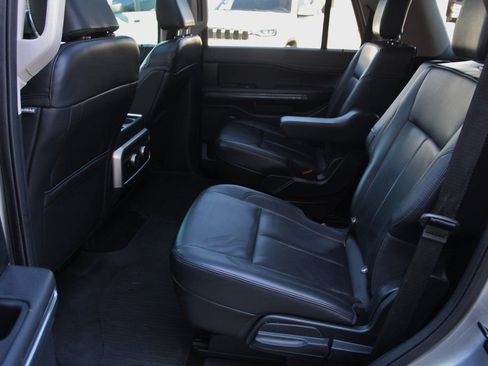 Used 2022 Ford Expedition XLT image 16