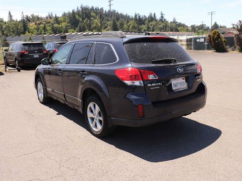 Used 2014 Subaru Outback 2.5i Limited w/ Moonroof Package AWD/4WD image 7