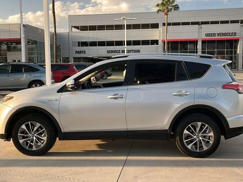 Used 2016 Toyota RAV4 XLE AWD/4WD image 3