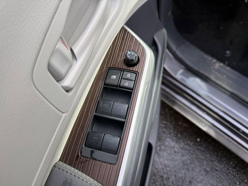 Used 2024 Toyota Sienna LE image 12