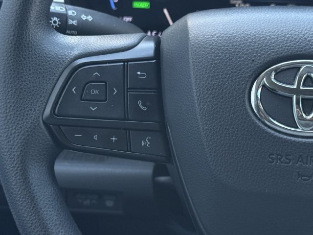 Used 2025 Toyota Sienna LE FWD image 14