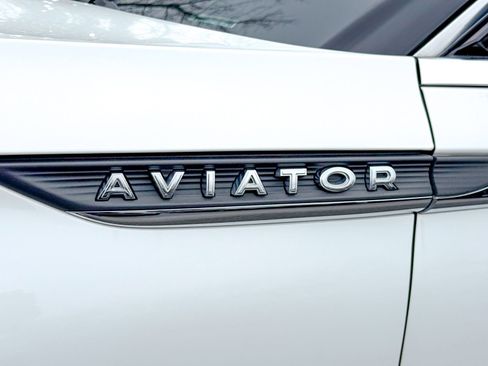 Used 2022 Lincoln Aviator AWD w/ Premium Package image 12