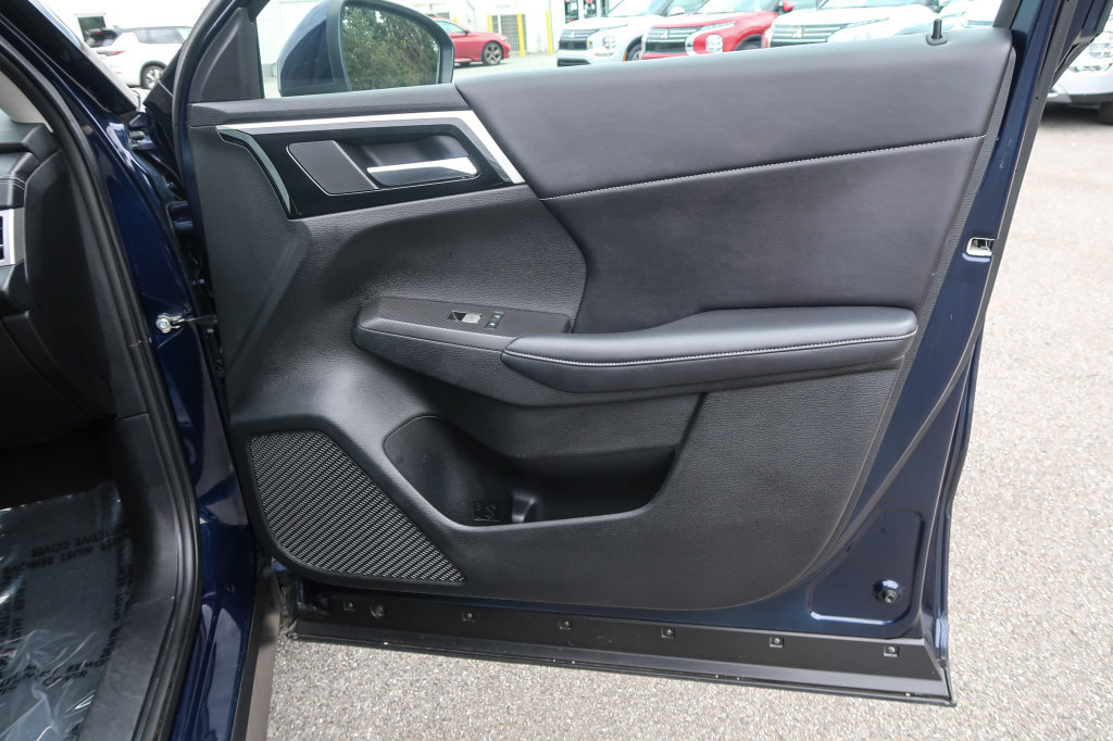 Used 2024 Mitsubishi Outlander AWD image 18