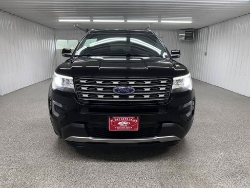 Used 2017 Ford Explorer XLT AWD/4WD image 2
