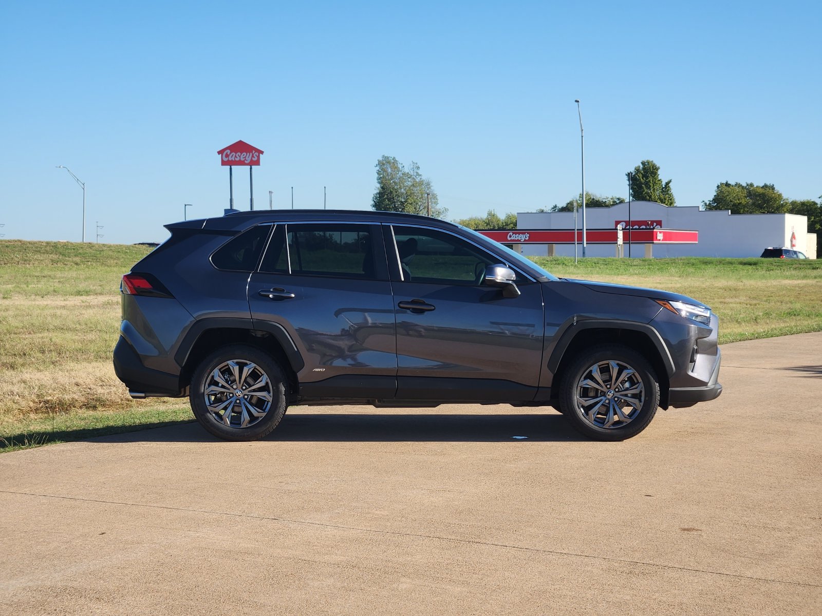Used 2024 Toyota RAV4 XLE Premium AWD/4WD image 7