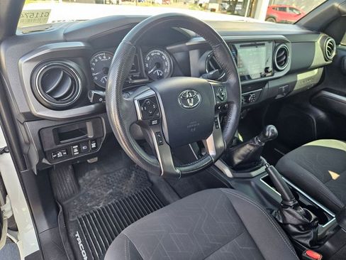 Used 2019 Toyota Tacoma TRD Off-Road AWD/4WD image 13