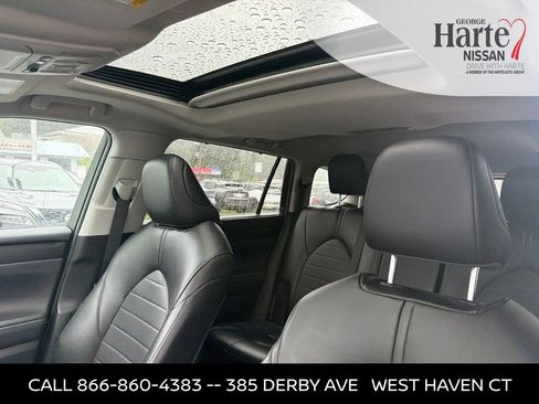 Used 2024 Toyota Highlander XLE AWD/4WD image 15
