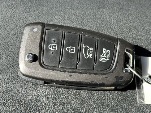 Used 2019 Hyundai Santa Fe SE image 14