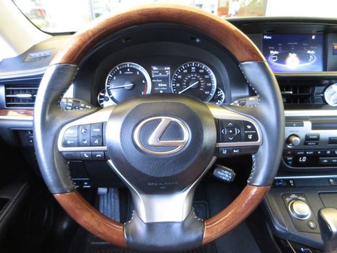 Used 2017 Lexus ES 350 w/ Premium Package FWD image 14