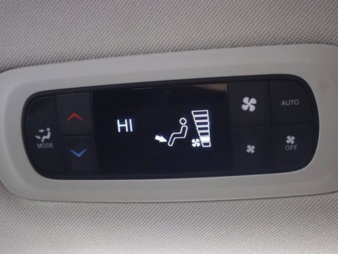 Used 2024 Chrysler Pacifica Touring-L FWD image 34