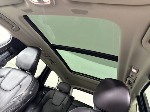 Used 2022 Volvo XC60 B5 Inscription w/ Advanced Package image 18