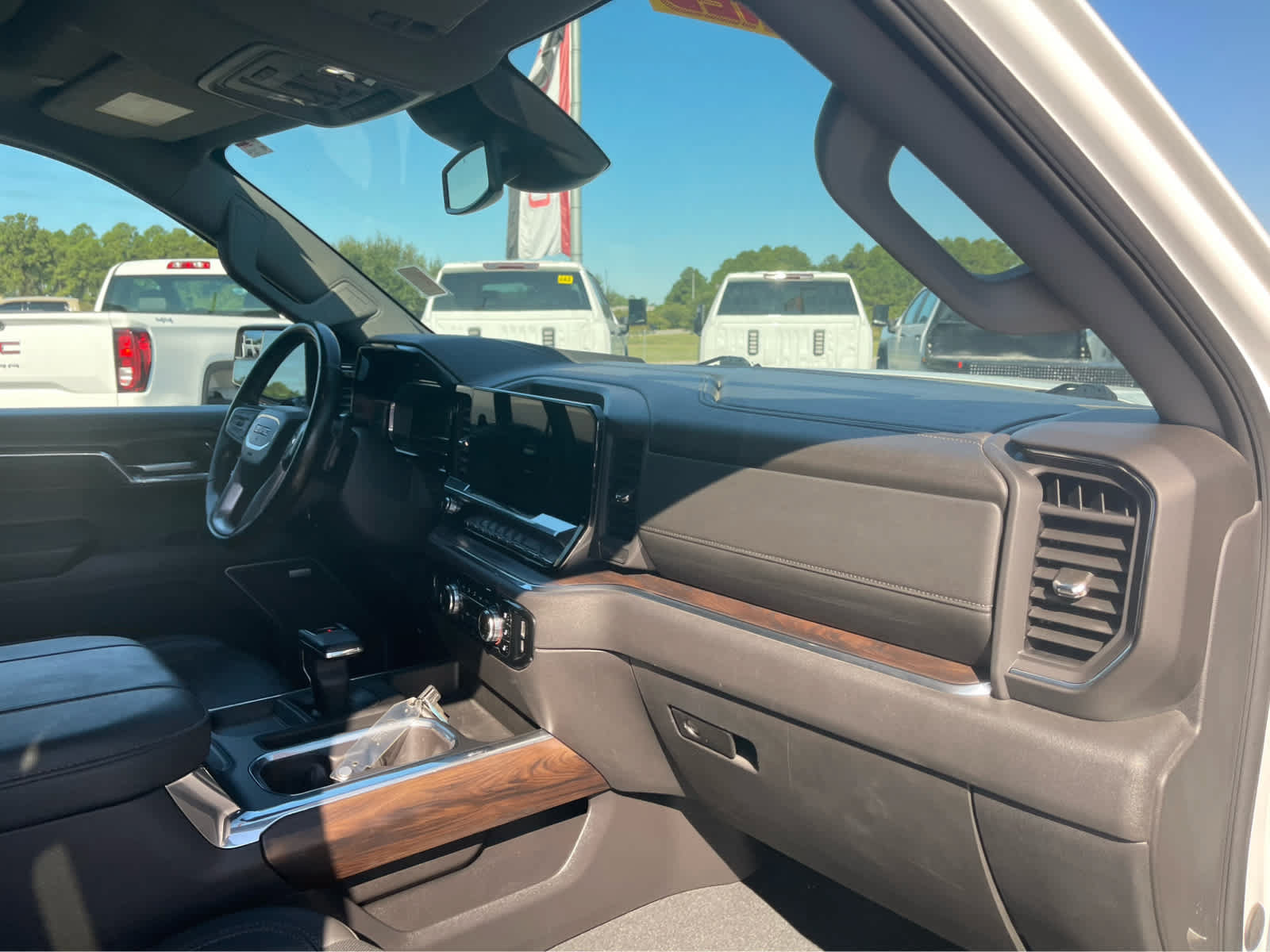 Used 2024 GMC Sierra 1500 SLT w/ SLT Premium Package AWD/4WD image 27