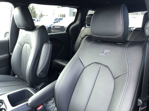 New 2026 Chrysler Pacifica Select w/ S Appearance Package FWD image 23