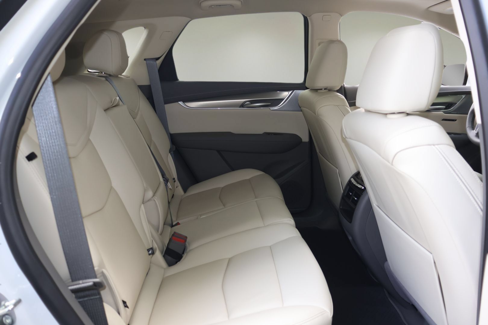 New 2026 Cadillac XT5 Premium Luxury w/ Driver Assist Package FWD image 16