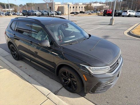 Used 2023 Volkswagen Tiguan SE R-Line image 8