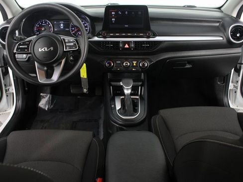 Used 2024 Kia Forte LXS w/ LXS Technology Package image 9