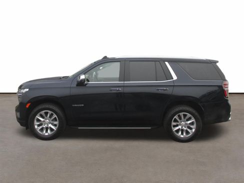 Used 2021 Chevrolet Tahoe Premier w/ Premium Package AWD/4WD image 2