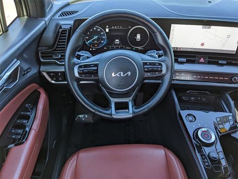 Certified 2025 Kia Sportage SX Prestige image 17