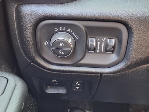Used 2025 RAM 1500 Big Horn AWD/4WD image 16