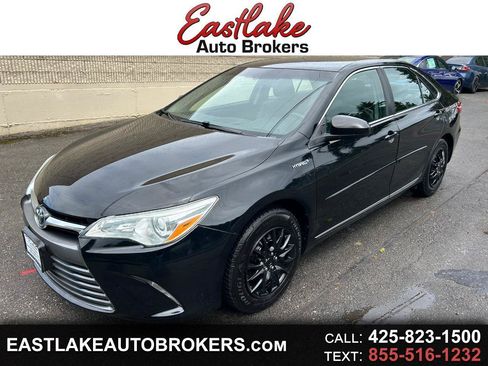 Used 2017 Toyota Camry LE FWD image 1
