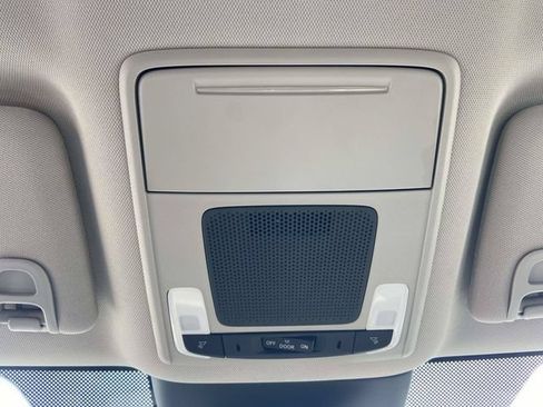 Used 2025 Honda Pilot EX-L image 17