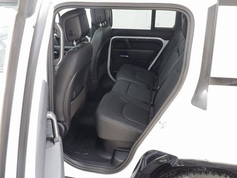 Used 2025 Land Rover Defender 110 X-Dynamic SE image 14