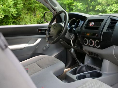 Used 2011 Toyota Tacoma 2WD Regular Cab image 9