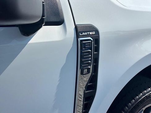 Used 2023 Ford F250 Limited w/ FX4 Off-Road Package AWD/4WD image 12