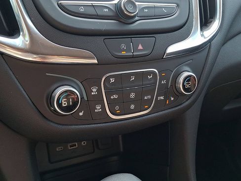 Used 2023 Chevrolet Equinox LT FWD image 17