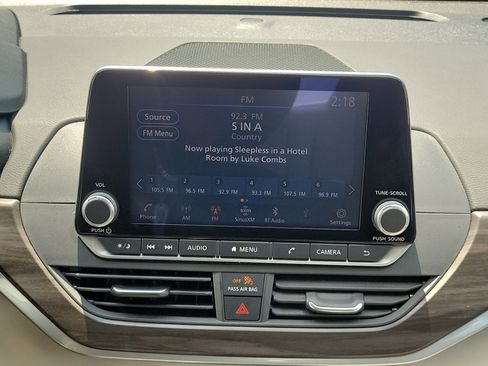 Used 2025 Nissan Altima 2.5 SV FWD image 25