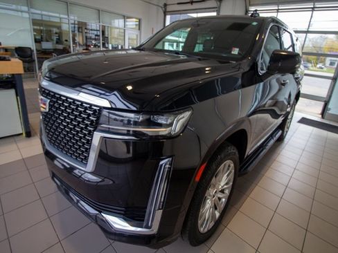 Used 2023 Cadillac Escalade Premium Luxury image 2