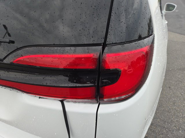 Used 2022 Chrysler Pacifica Touring-L w/ Uconnect Theater Family Group AWD/4WD image 17