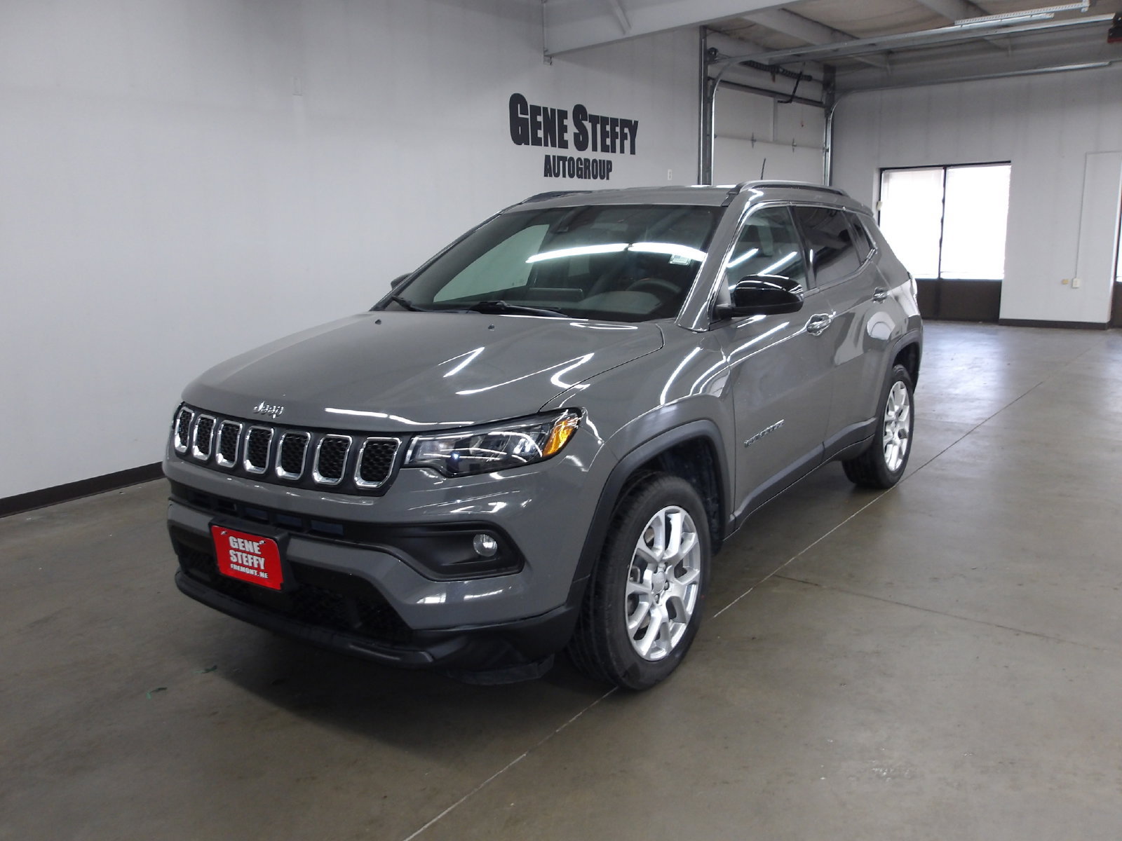 Used 2023 Jeep Compass Latitude AWD/4WD image 9