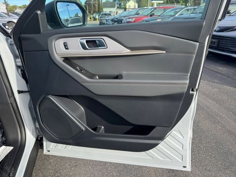 New 2025 Ford Explorer Active w/ Active Comfort Package image 29
